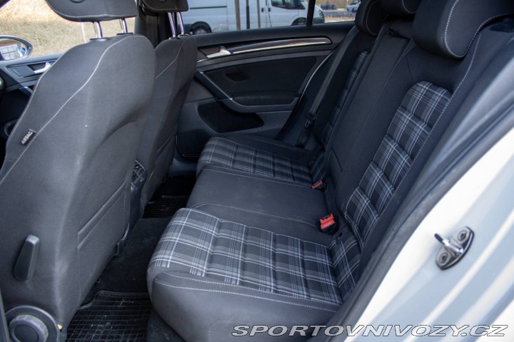 Volkswagen Golf 2.0 TDI GTD 135 kW DSG / 2016