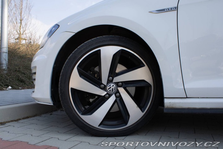Volkswagen Golf 2.0 TDI GTD 135 kW DSG / 2016