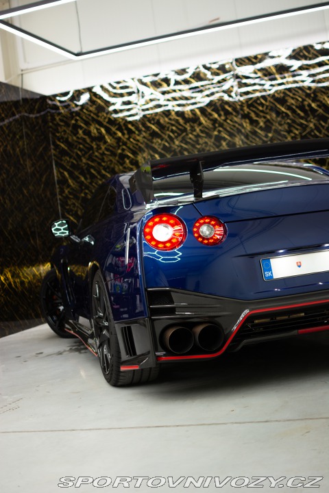 Nissan GT-R  2012
