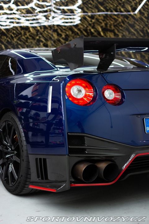 Nissan GT-R  2012
