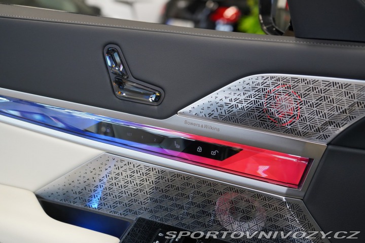 BMW 7 M760e*GRAN LUSSO*B&W* 2025