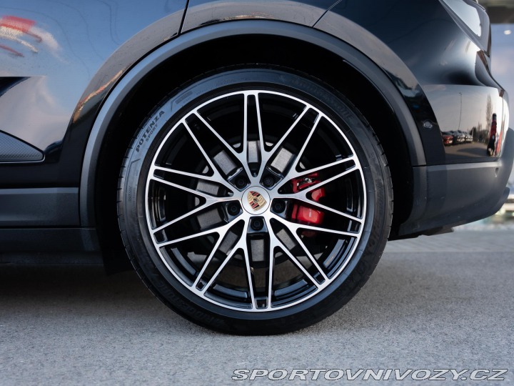 Porsche Macan 4S Electric 2024