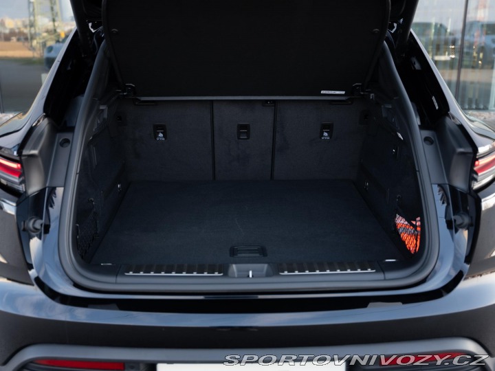 Porsche Macan 4S Electric 2024