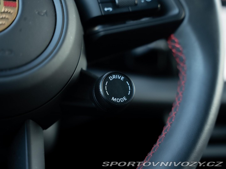 Porsche Macan 4S Electric 2024