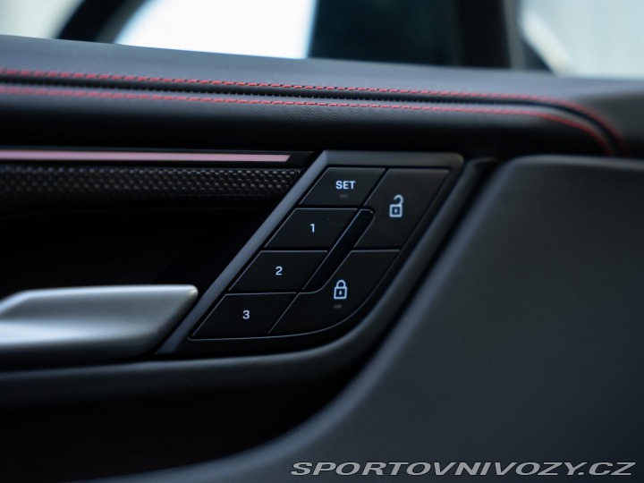 Porsche Macan 4S Electric 2024