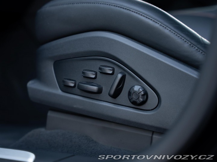 Porsche Macan 4S Electric 2024