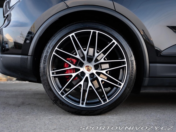 Porsche Macan 4S Electric 2024