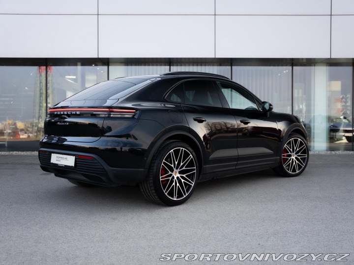 Porsche Macan 4S Electric 2024