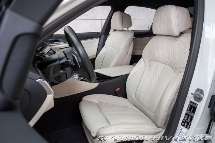 BMW 5 540i REZERVACE 2021