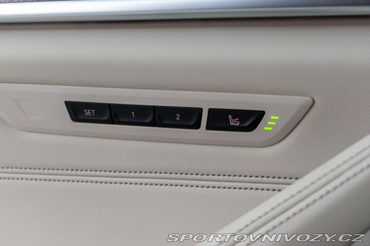 BMW 5 540i REZERVACE 2021