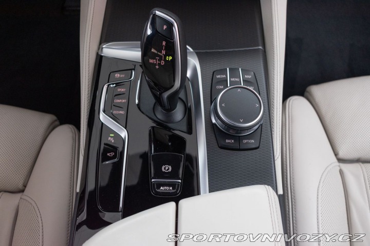 BMW 5 540i REZERVACE 2021