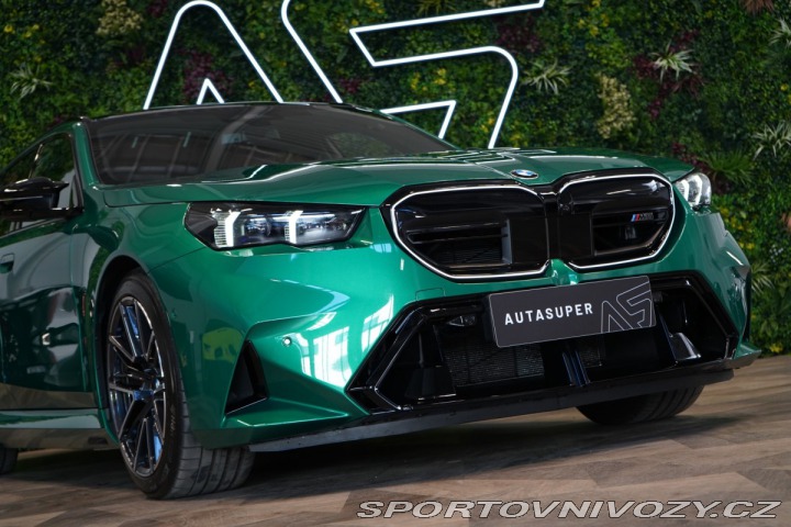 BMW M5 TOURING*PANO*TAŽNÉ*HUD 2025