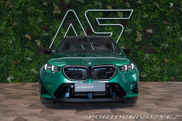 BMW M5 TOURING*PANO*TAŽNÉ*HUD 2025