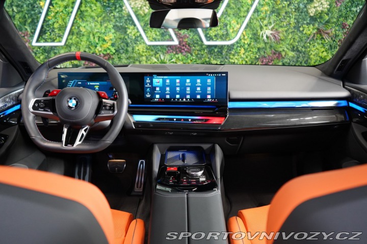 BMW M5 TOURING*PANO*TAŽNÉ*HUD 2025