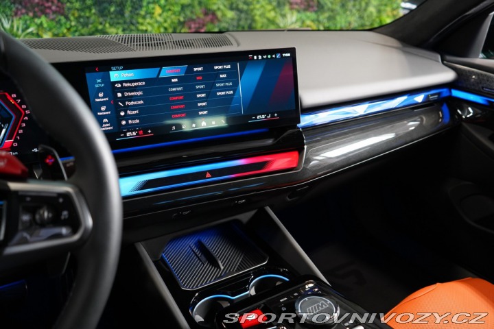 BMW M5 TOURING*PANO*TAŽNÉ*HUD 2025