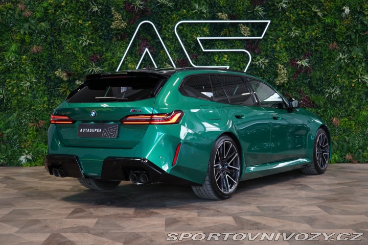 BMW M5 TOURING*PANO*TAŽNÉ*HUD 2025