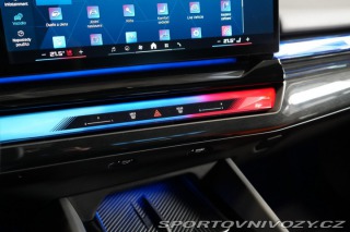 BMW M5 TOURING*PANO*TAŽNÉ*HUD 2025