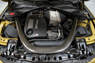 BMW M4 F83 MANUÁL*HEAD-UP*HARMAN 2014