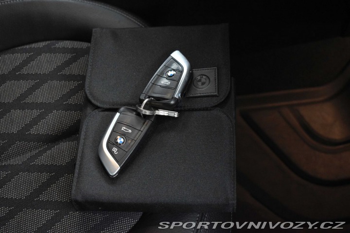 BMW X1 xDrive25d REZERVACE 2017