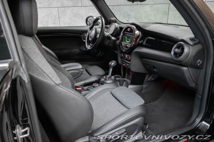 Mini Cooper John Works REZERVACE 2017