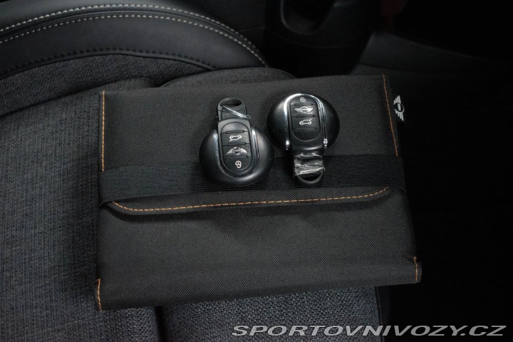 Mini Cooper John Works REZERVACE 2017