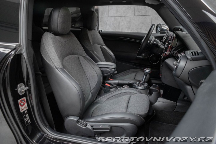 Mini Cooper John Works REZERVACE 2017