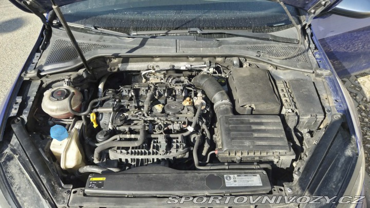 Volkswagen Golf Golf 7 R poškozený motor 2016