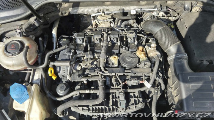 Volkswagen Golf Golf 7 R poškozený motor 2016