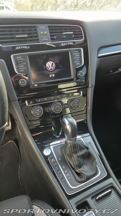 Volkswagen Golf Golf 7 R poškozený motor 2016