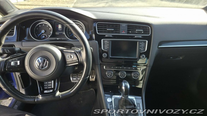 Volkswagen Golf Golf 7 R poškozený motor 2016