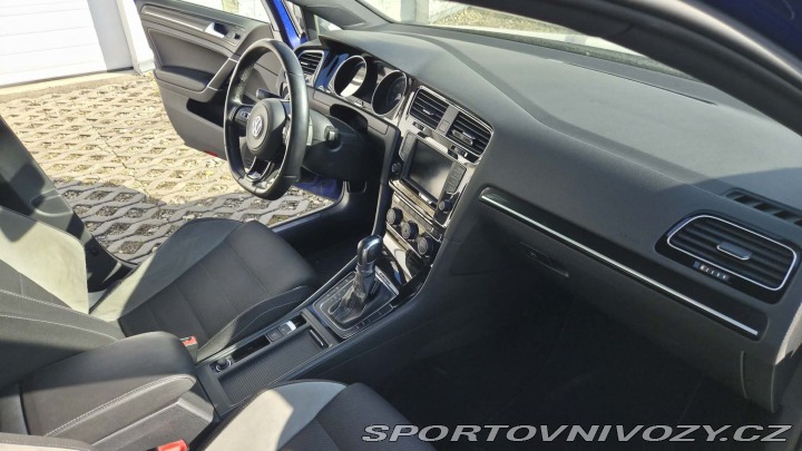 Volkswagen Golf Golf 7 R poškozený motor 2016