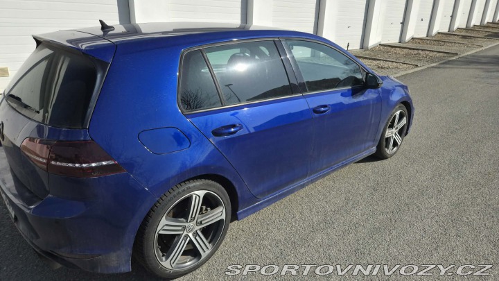 Volkswagen Golf Golf 7 R poškozený motor 2016