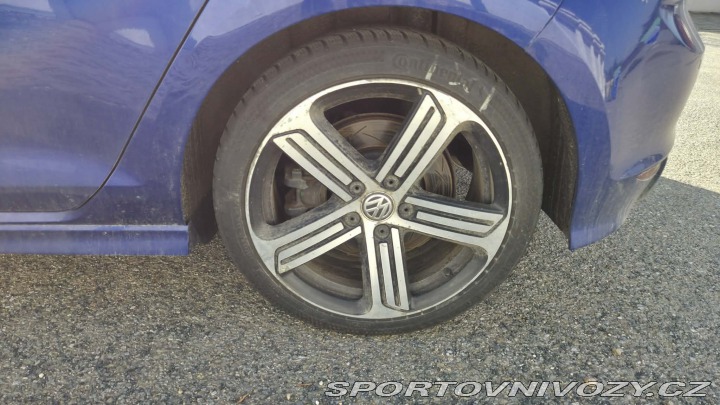 Volkswagen Golf Golf 7 R poškozený motor 2016