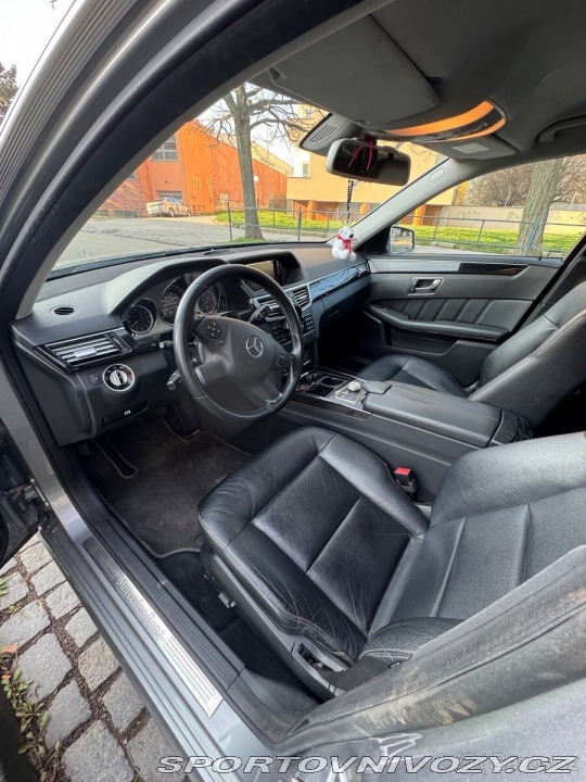 Mercedes-Benz E 3,0   E350 CDI s výbavou 2011