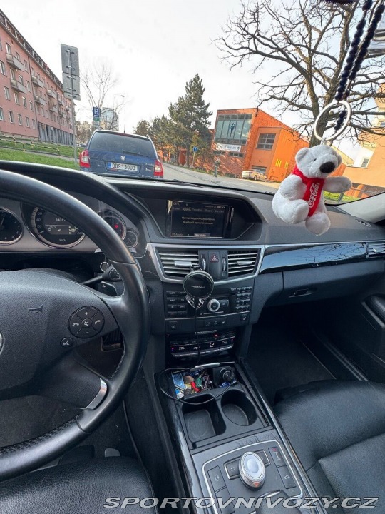 Mercedes-Benz E 3,0   E350 CDI s výbavou 2011