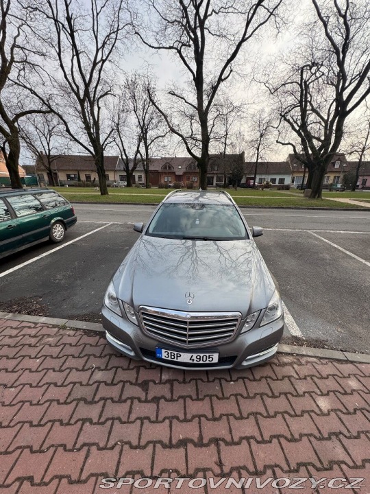 Mercedes-Benz E 3,0   E350 CDI s výbavou 2011