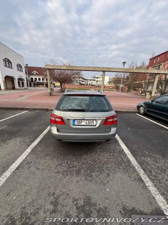 Mercedes-Benz E 3,0   E350 CDI s výbavou 2011