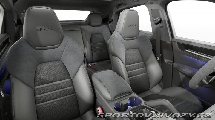 Porsche Cayenne GTS Coupe 2025