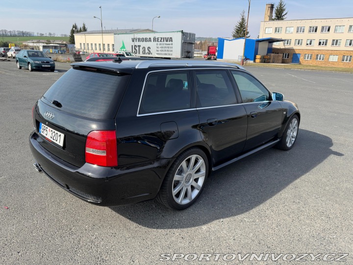 Audi RS4  2001