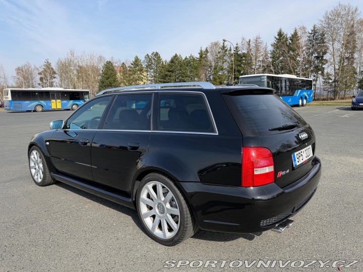 Audi RS4  2001