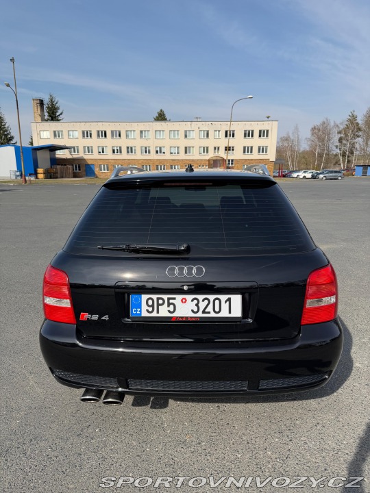 Audi RS4  2001