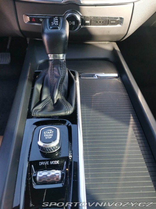 Volvo Ostatní modely XC60 2,0   D4 FWD 140 kW 2019 2019