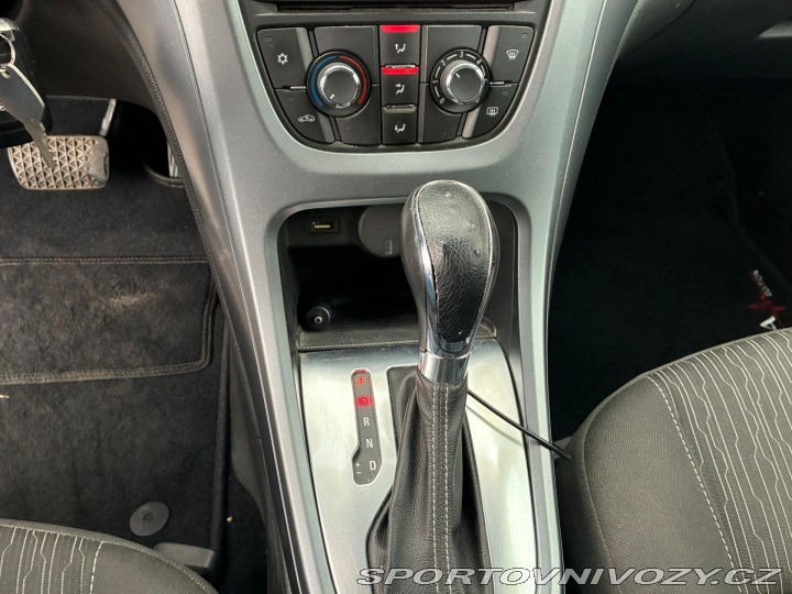 Opel Astra 2.0DCTi, 121KW, AUTOMAT 2013