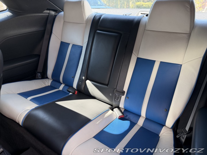 Dodge Challenger Dodge challenger srt8 392 2011