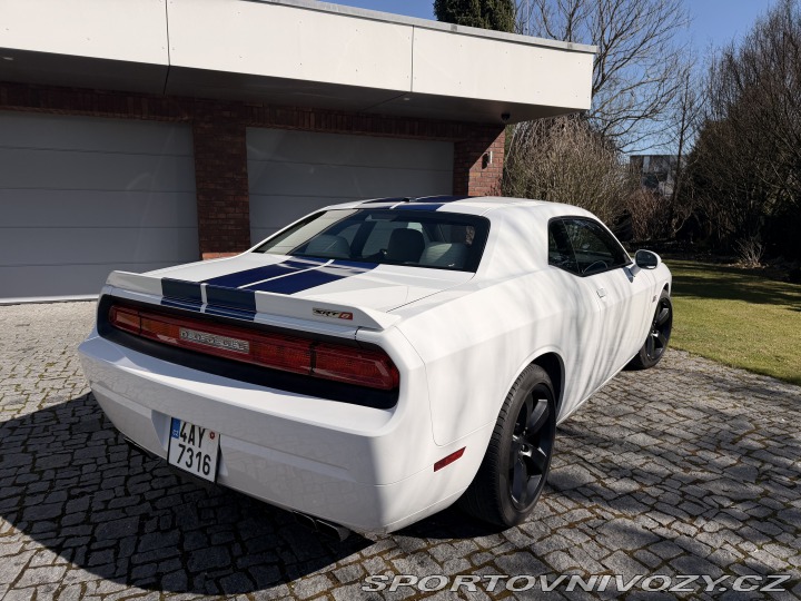 Dodge Challenger Dodge challenger srt8 392 2011