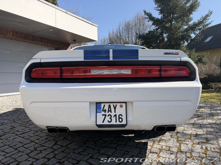 Dodge Challenger Dodge challenger srt8 392 2011