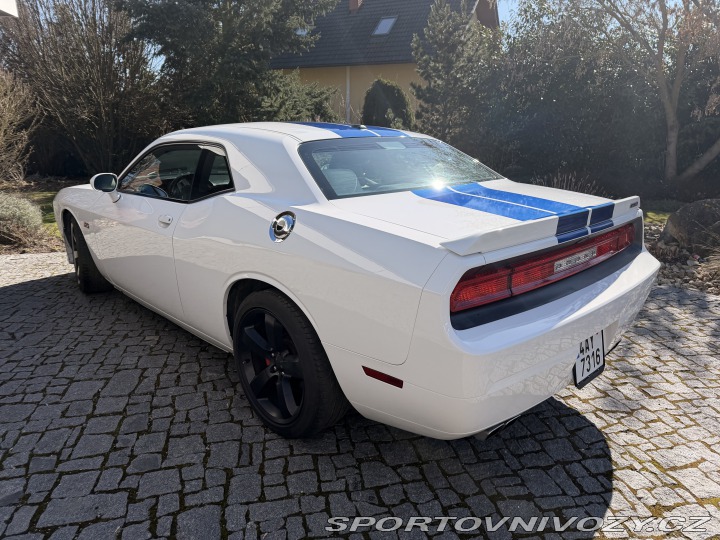Dodge Challenger SRT8 392 6.4 V8 HEMI 2011