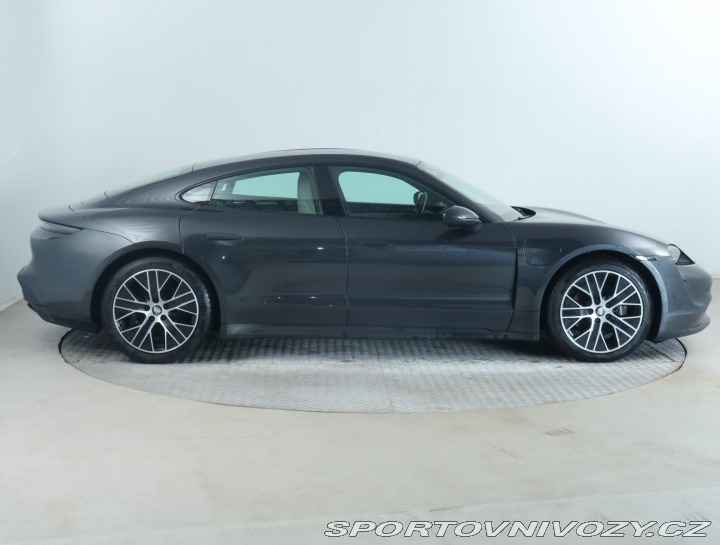 Porsche Taycan 84 kWh Plus 2022