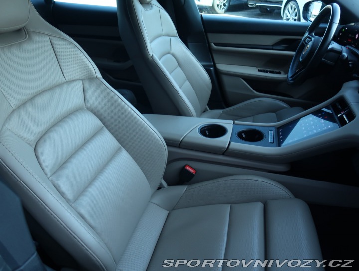 Porsche Taycan 84 kWh Plus 2022