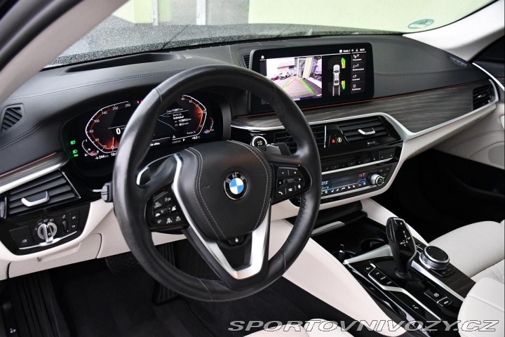 BMW 5 540i xD LUXURY HUD REZERV 2022